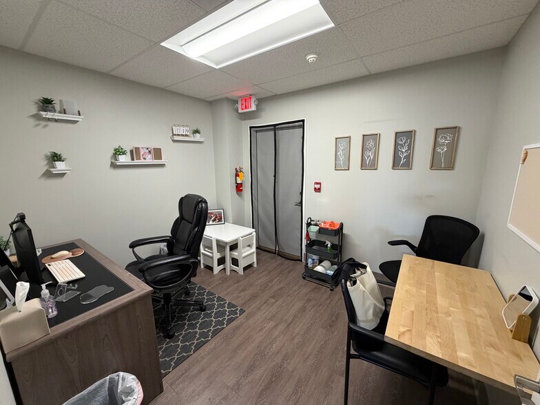 More Photos Of 524 E Main St, Riverhead Office For Lease