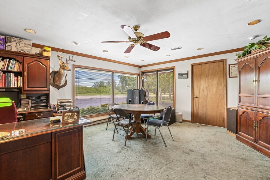 More Photos Of 310 S McCune St, Pilot Knob Hotel For Sale