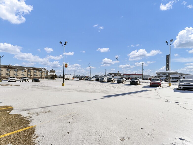 More Photos Of 1276 Trans Canada Way SE, Medicine Hat Showroom For Sale