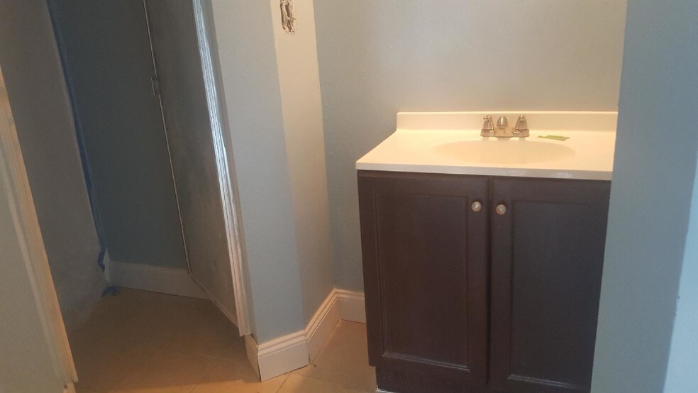 More Photos Of 500 S Holly Ave, Sanford Congregate Senior Housing For Sale