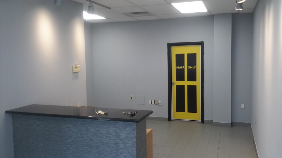 More Photos Of 854 Boyd Ave, Ottawa Warehouse For Lease