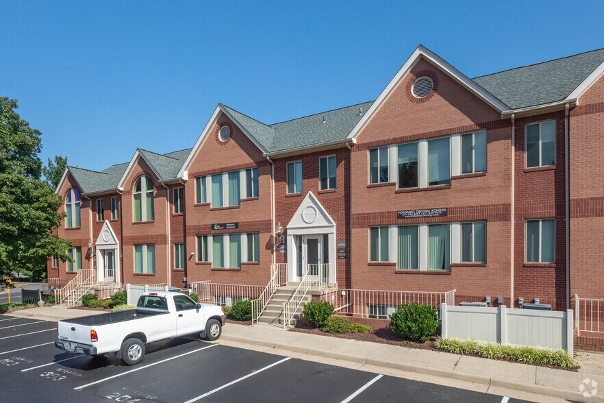 Primary Photo Of 22648 Glenn Dr, Sterling Office For Lease