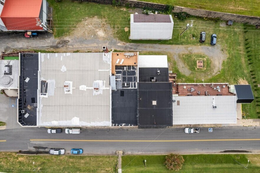 More Photos Of 471-472 W Main St, Fries Medical For Sale