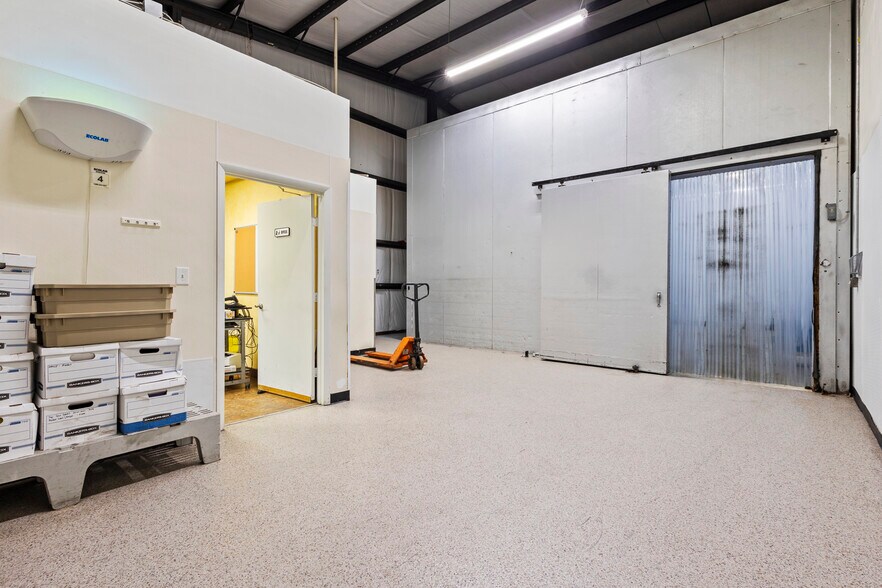 More Photos Of 1250-1264 SW Biltmore St, Port Saint Lucie Warehouse For Sale