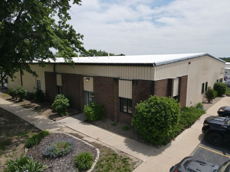 Primary Photo Of 1832 Industrial Cir, West Des Moines Warehouse For Lease