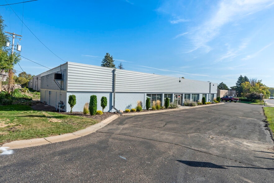 More Photos Of 700-710 Hamel Rd, Hamel Warehouse For Sale