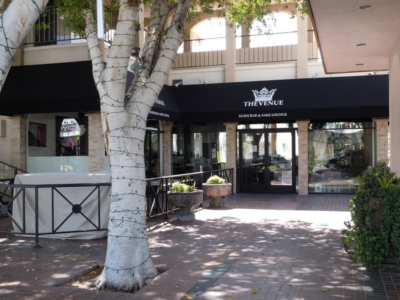 More Photos Of 73111 El Paseo Dr, Palm Desert Storefront Retail Office For Lease