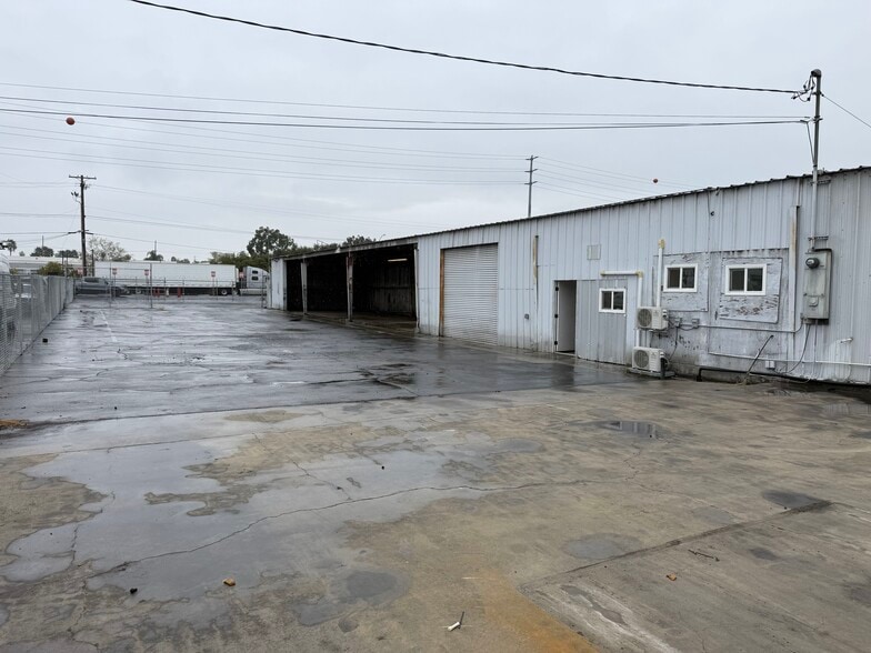 More Photos Of 5925 Payton Ave, Riverside Warehouse For Lease