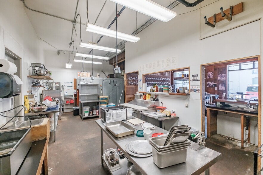 More Photos Of 796 S Main St, Lebanon Storefront Retail Office For Sale