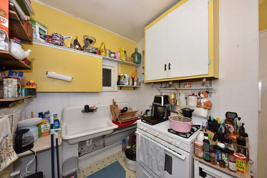 More Photos Of 2670-2672 N Holton St, Milwaukee General Retail For Sale