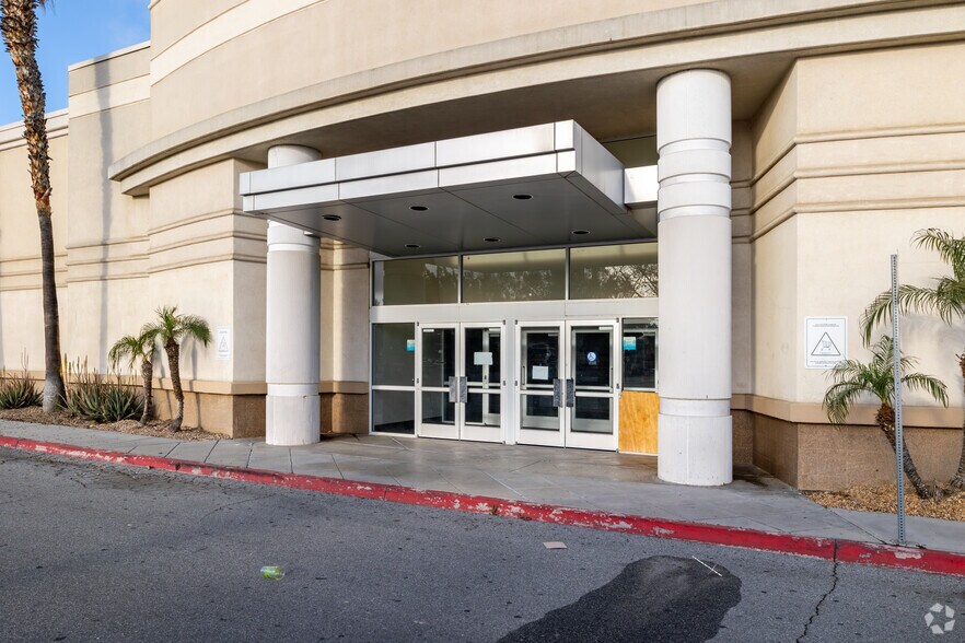 More Photos Of 2200 W Florida Ave, Hemet Department Store For Lease