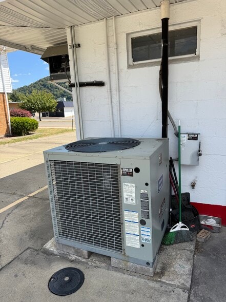 More Photos Of 3795 Central Ave, Shadyside Freestanding For Sale