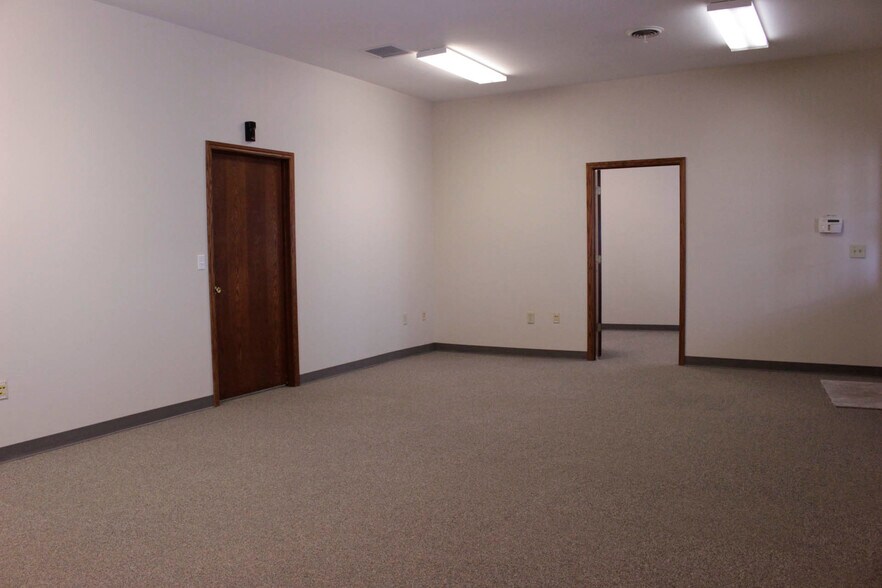 More Photos Of 3355 Ridge Rd, Green Bay Light Distribution For Lease