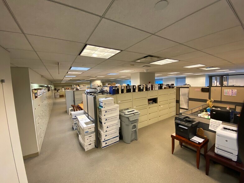 More Photos Of 633 Third Ave, New York Office For Sale