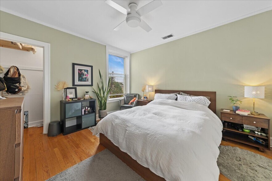 More Photos Of 1723 W Foster Ave, Chicago Multifamily For Sale
