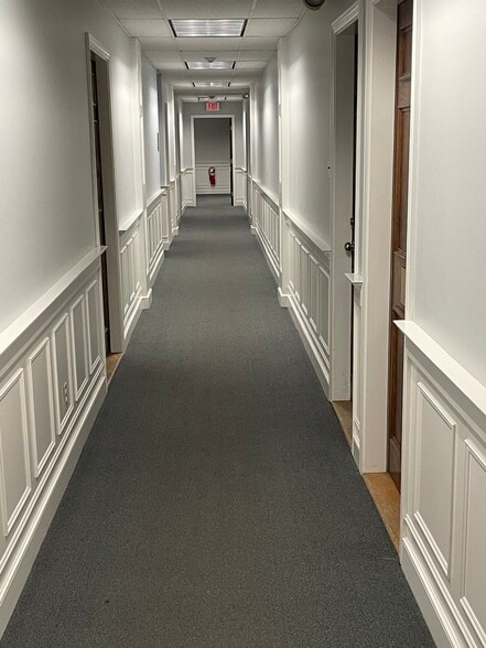 More Photos Of 33 Bedford St, Lexington Medical For Sale