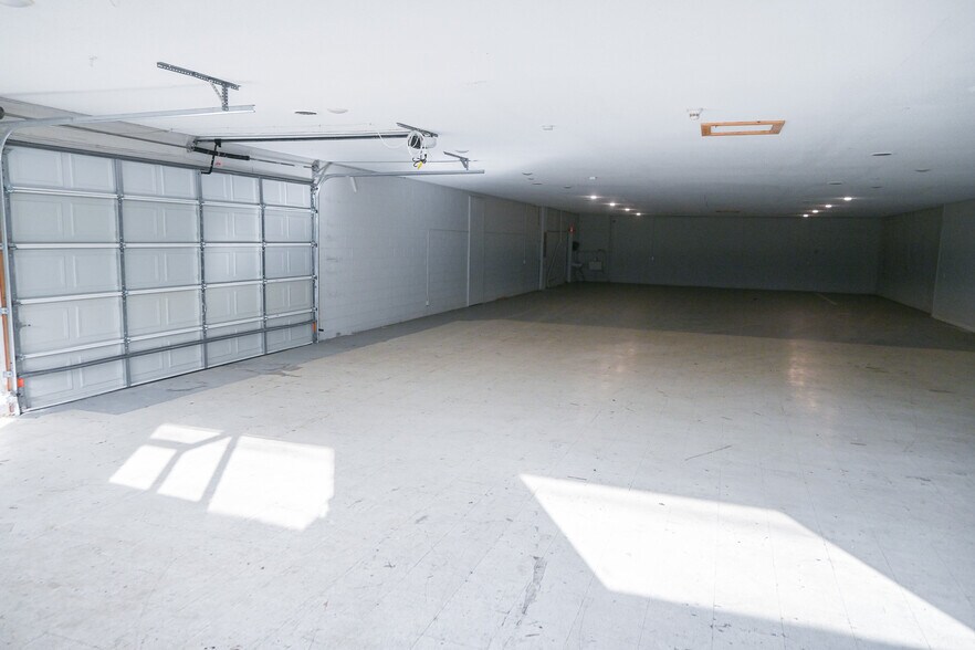 More Photos Of 2901 N Meridian St, Huntsville Light Distribution For Lease