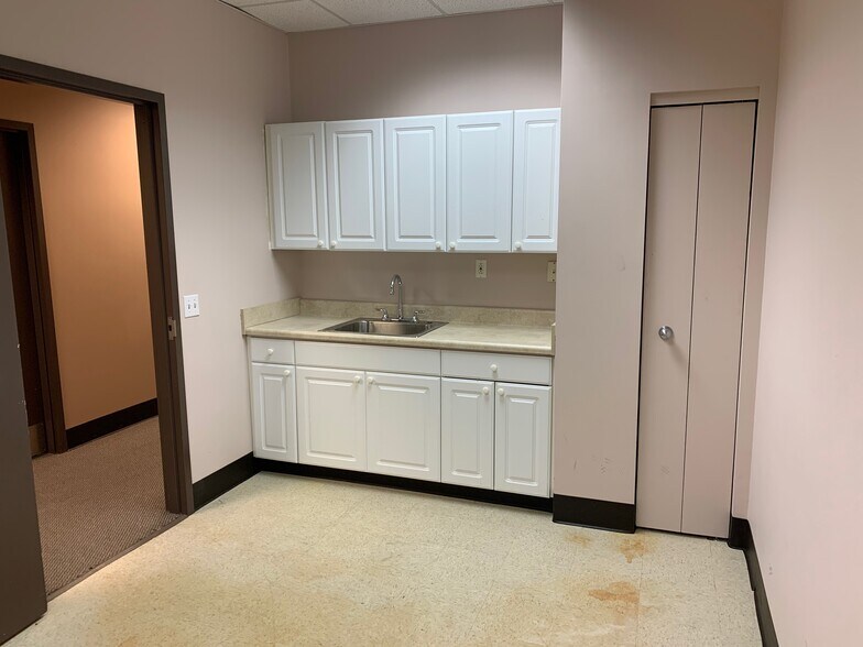 More Photos Of 25 Hospital Center Blvd, Hilton Head Medical For Lease