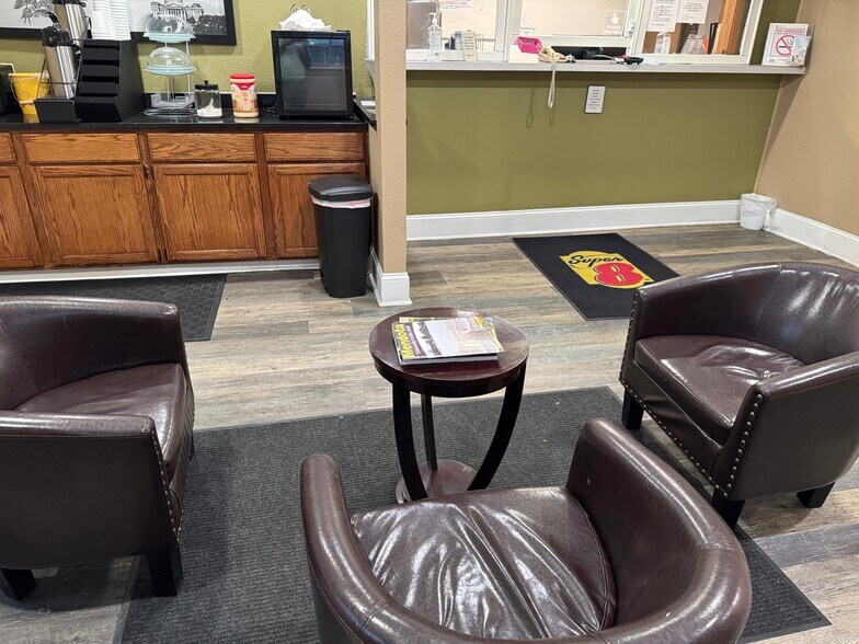More Photos Of 2601 E 12th St, Mendota Hotel For Sale
