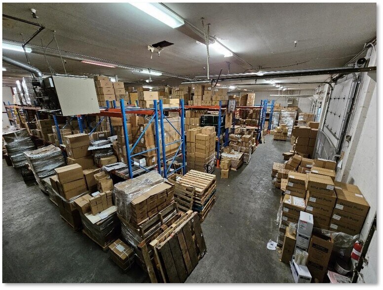 More Photos Of 3121-3149 Production Way, Burnaby Warehouse For Lease