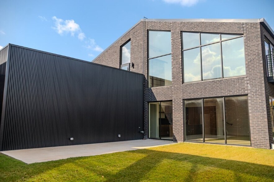 More Photos Of 4750 Iberia Ave, Dallas Office Residential For Sale