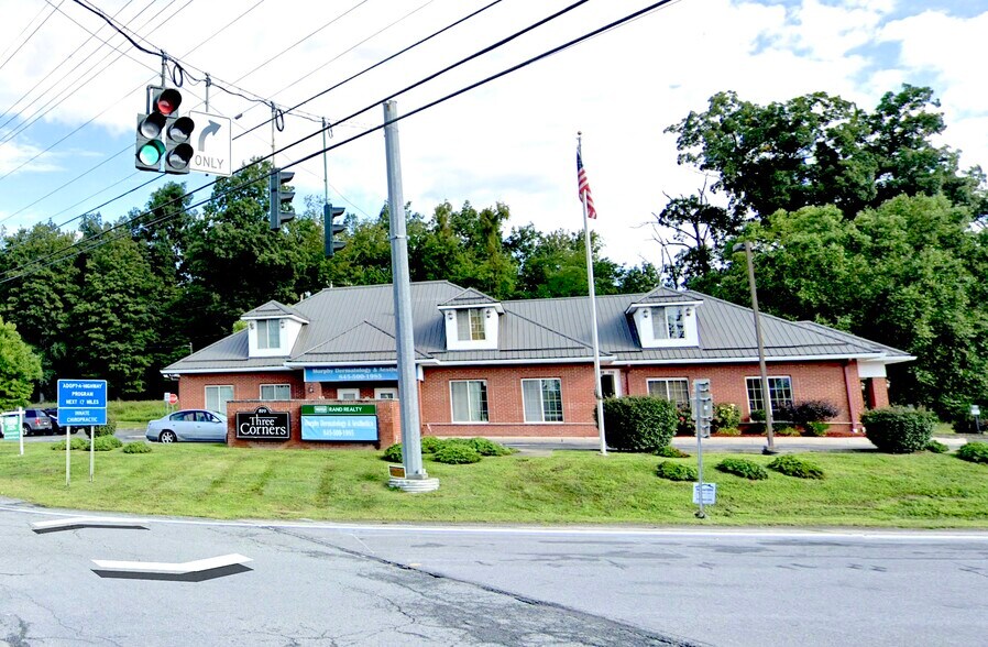Primary Photo Of 819 Little Britain Rd, New Windsor Township Medical For Sale