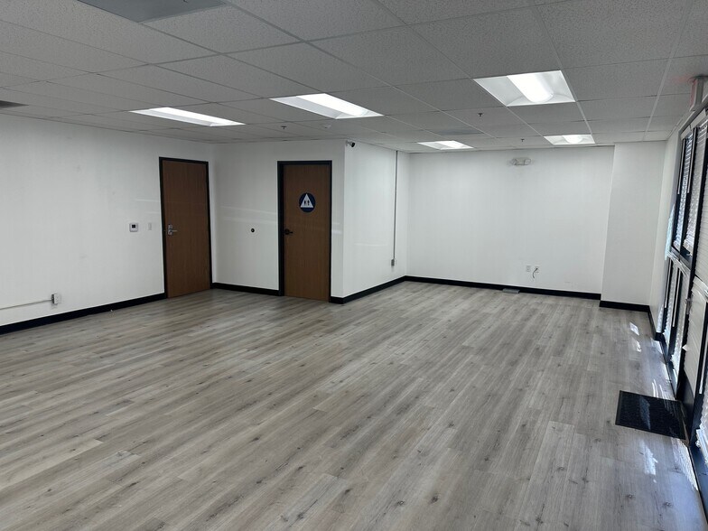 More Photos Of 1901 Holser Walk, Oxnard Manufacturing For Lease