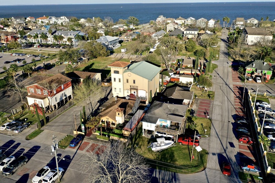 Primary Photo Of 509 8th St, Kemah Hospitality For Sale