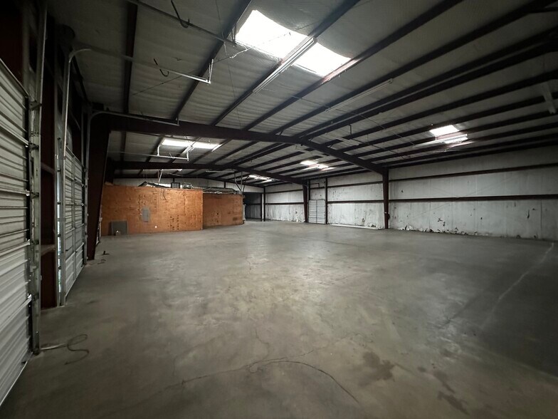 More Photos Of 13178 State Highway 110 S, Tyler Warehouse For Lease