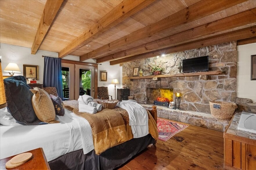 More Photos Of 9420 Hwy 52, Chatsworth Hospitality For Sale