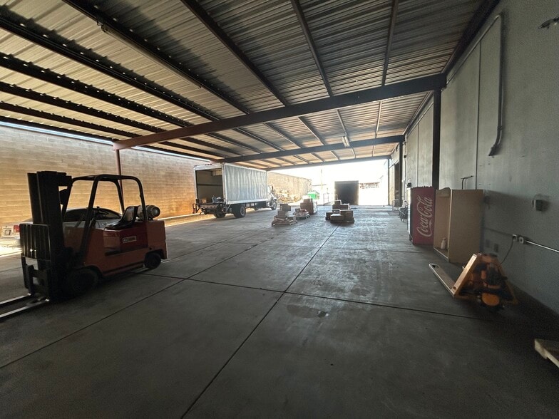 More Photos Of 4239 N 40th Ave, Phoenix Warehouse For Lease
