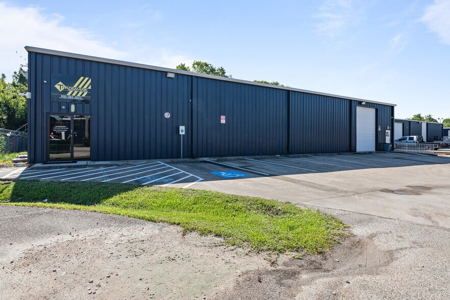 More Photos Of 1500 Brittmoore Rd, Houston Warehouse For Lease