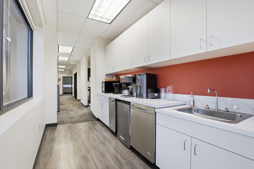 More Photos Of 3911 Castlevale Rd, Yakima Office For Lease