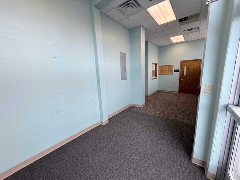 More Photos Of 431 13th St, Franklin Office For Sale
