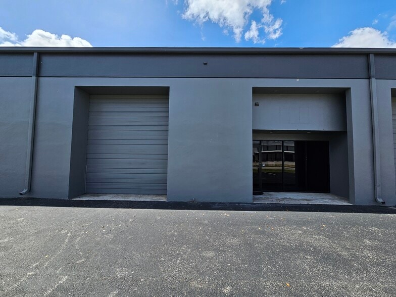 More Photos Of 8111 Garden Rd, Riviera Beach Warehouse For Sale
