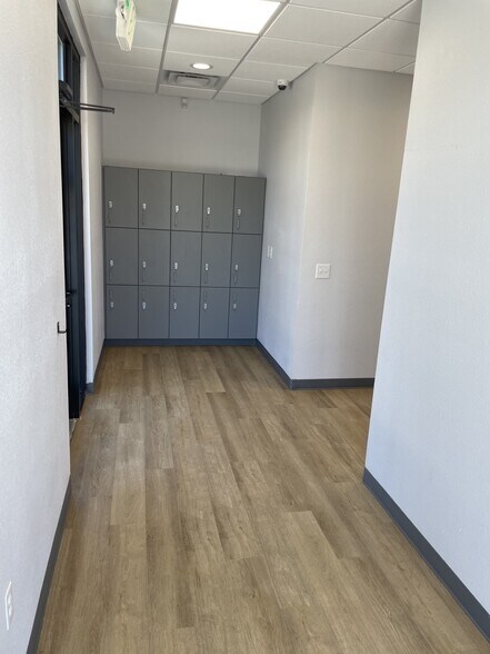 More Photos Of 2826 S Henderson Blvd, Kilgore Freestanding For Lease