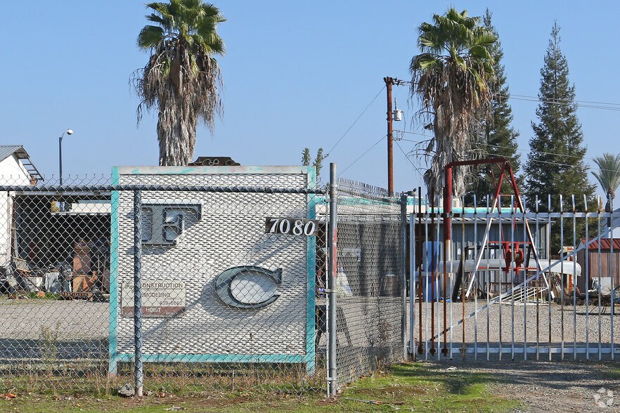 More Photos Of 7080 N Harrison Ave, Fresno Service For Sale