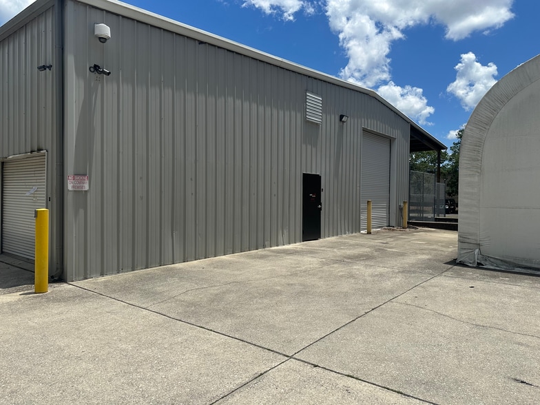 More Photos Of 9624 Sunbeam Center Dr, Jacksonville Warehouse For Sale