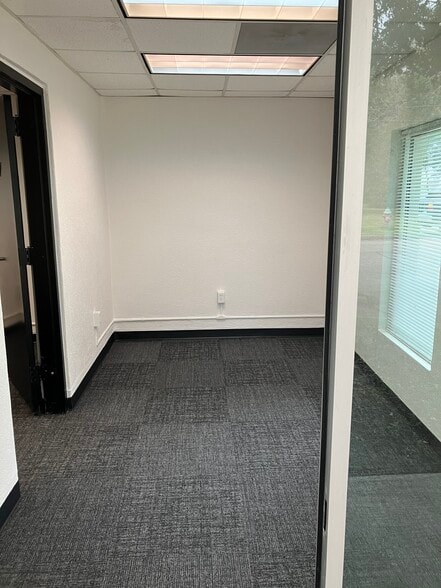 More Photos Of 121 E Magnolia St, Friendswood Unknown For Lease