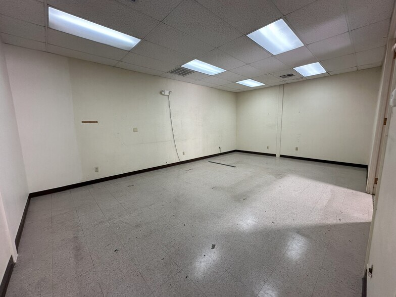 More Photos Of 7746 Lorraine Ave, Stockton Service For Sale