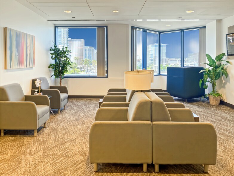 More Photos Of 111 W Ocean Blvd, Long Beach Coworking Space