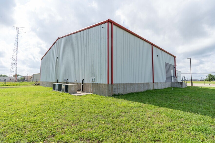 More Photos Of 113 Bufkin Ln, Lockhart Refrigeration Cold Storage For Lease