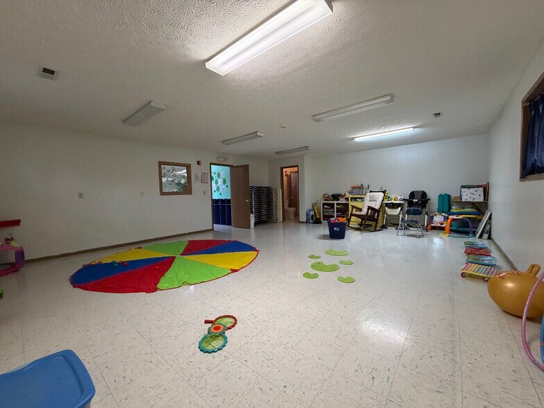 More Photos Of 106 Bosa Dr, Saint Robert Health Club For Sale