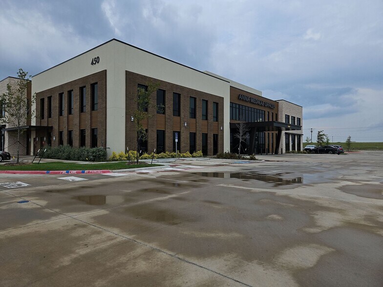 More Photos Of 450 Standridge Blvd, Anna Medical For Lease
