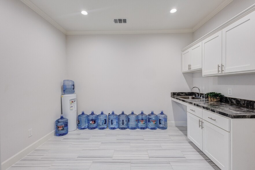 More Photos Of 8951 Collin McKinney Pky, McKinney Unknown For Lease