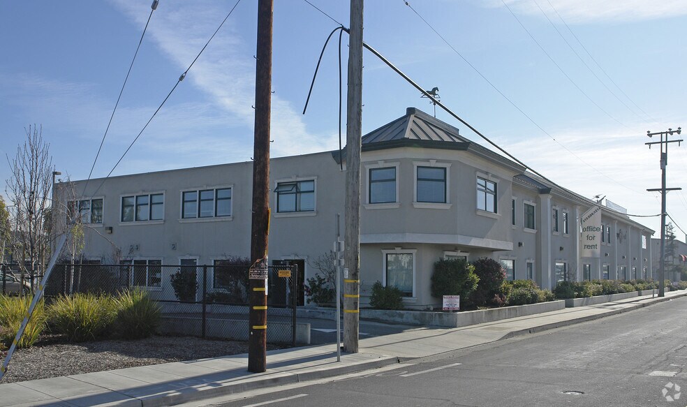 More Photos Of 1061 Eastshore Hwy, Albany Warehouse For Lease