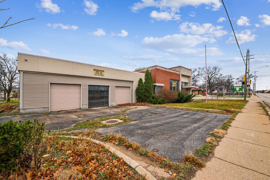 More Photos Of 43 W Laketon Ave, Muskegon General Retail For Sale