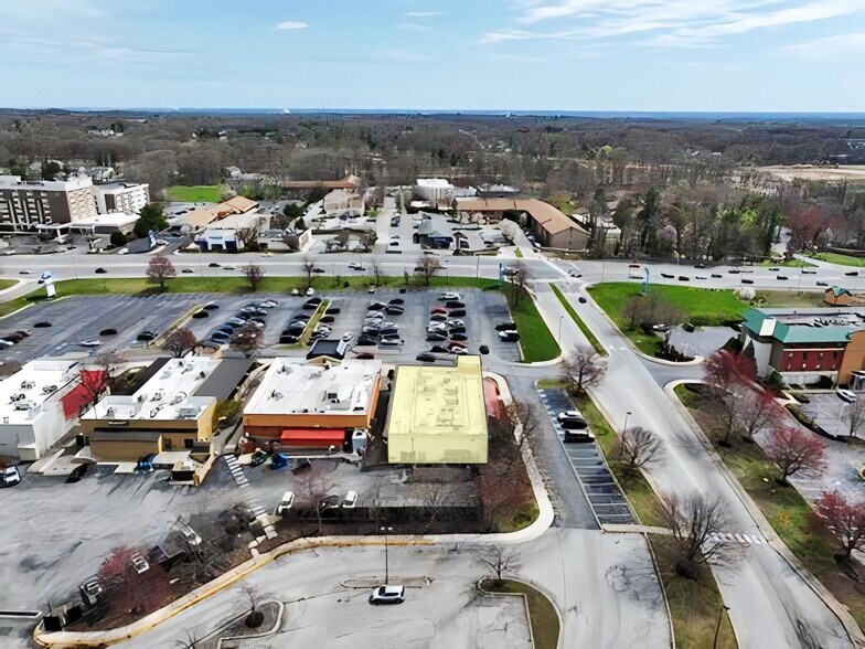 More Photos Of 301 Rocky Run Pky, Wilmington Restaurant For Lease