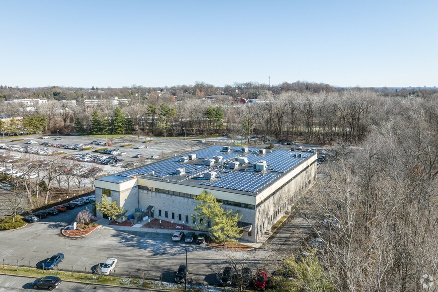 More Photos Of 40 Eisenhower Dr, Paramus Office For Lease