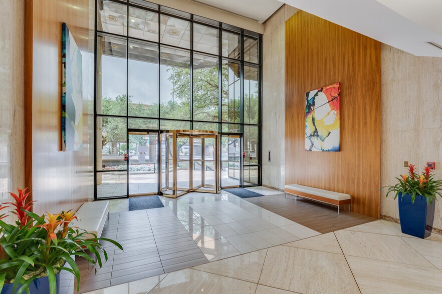 More Photos Of 2711 Lyndon B Johnson Fwy, Dallas Office For Lease